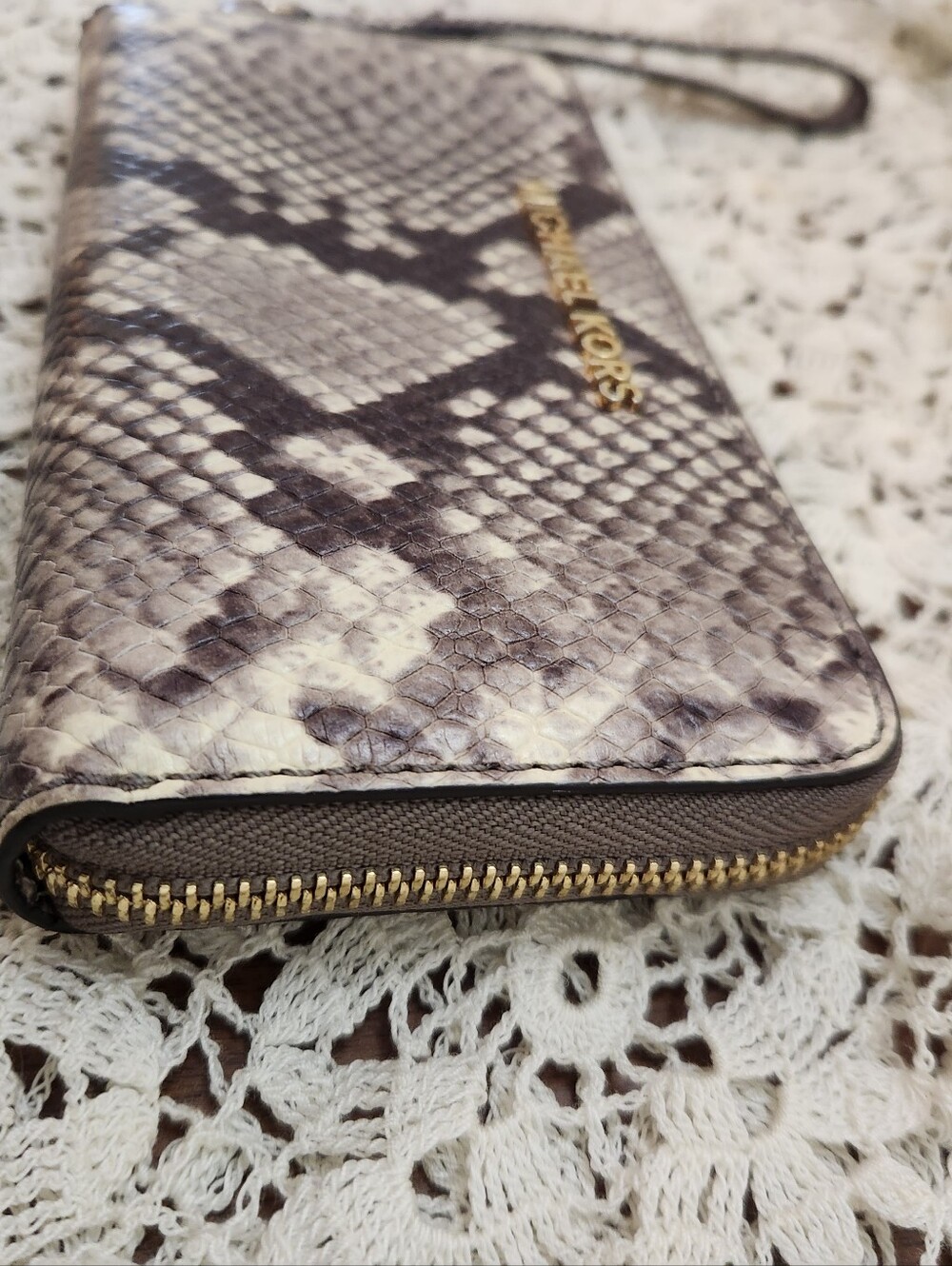 Michael Kors Jet Set Travel snake-embossed leather wristlet wallet Preloved - Picture 7 of 10
